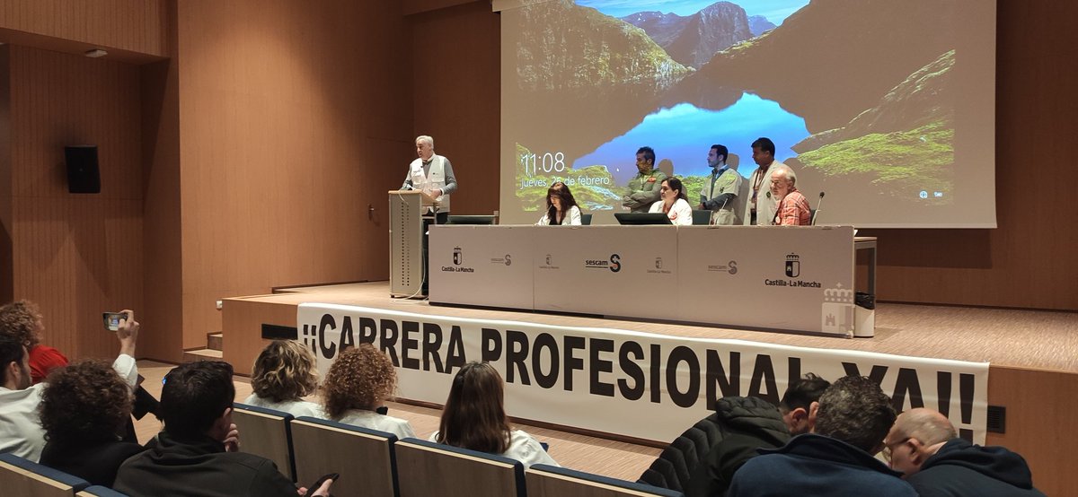 SATSE_CLM's tweet photo. 📢 Hoy hemos informado en Toledo a enfermeras, fisioterapeutas y profesionales sanitarios sobre la recuperación de la carrera profesional en el SESCAM. Nos volvemos a movilizar el 2 de marzo en el Hospital Universitario de Toledo #CarreraProfesionalYa https://t.co/d30d8QrzEs