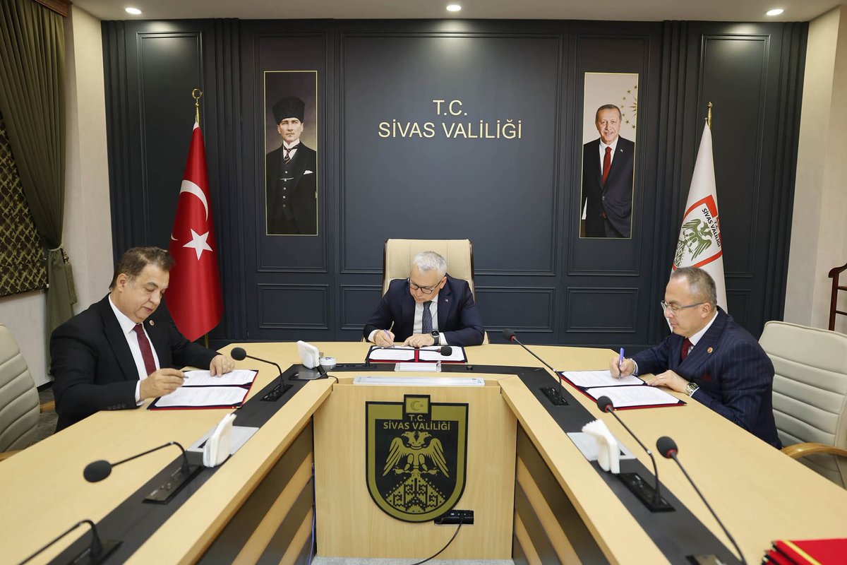 GSB_Sivas's tweet photo. Valimiz Sn. Yılmaz Şimşek’in katılımlarıyla, SCÜ ile İl Müdürlüğümüz arasında spor tesislerinin ortak kullanımına yönelik iş birliği protokolü imzalandı.

İş birliğinin ilimize hayırlı olmasını diliyoruz. https://t.co/DT76rp74ix