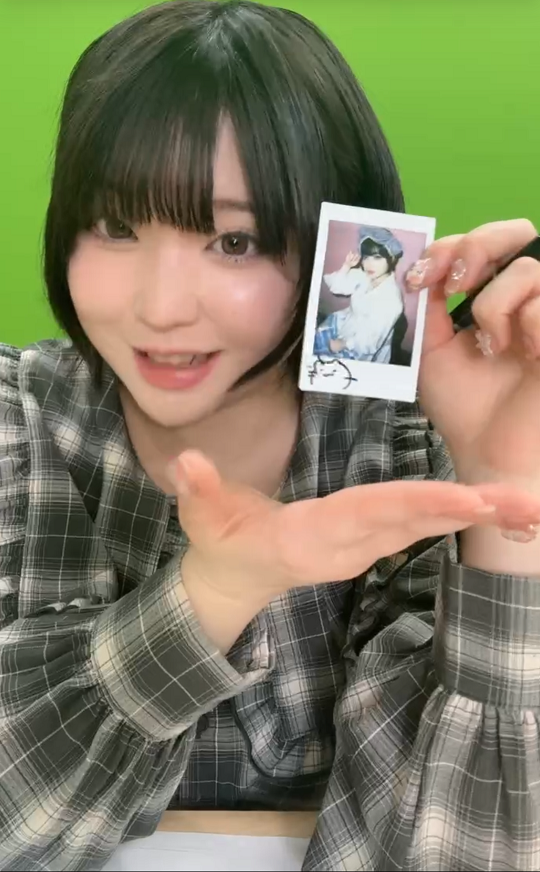 昨日2/26 根本凪さんのライブ配信は… 『新衣装-その2-』ランチェキ