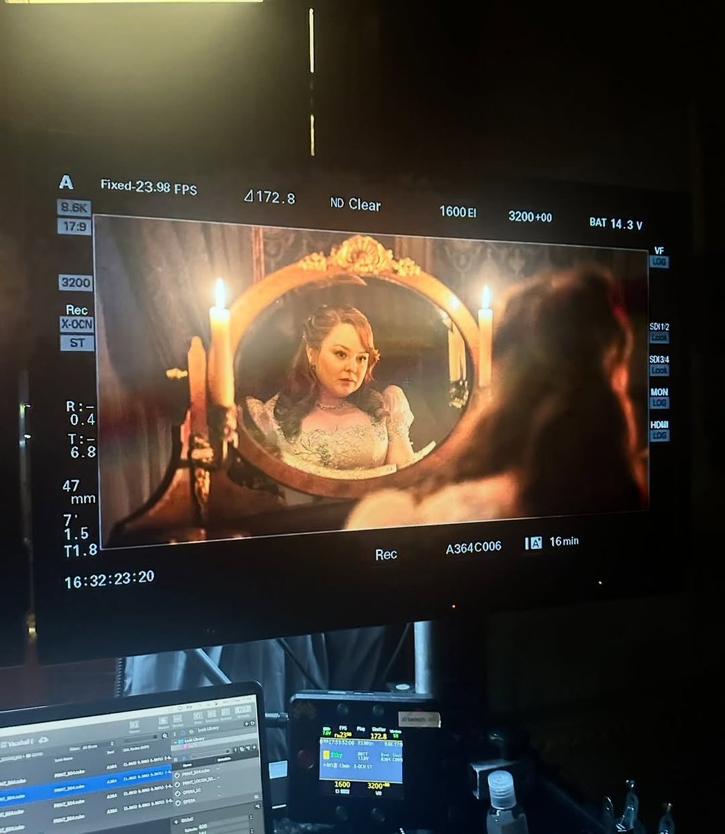 ✨NEW Nicola Coughlan posts behind the scenes photo of Penelope Bridgerton in Bridgerton S4 on ig 

“Bridgerton Season 4 Part 2 is on @/netflix now 🪶”