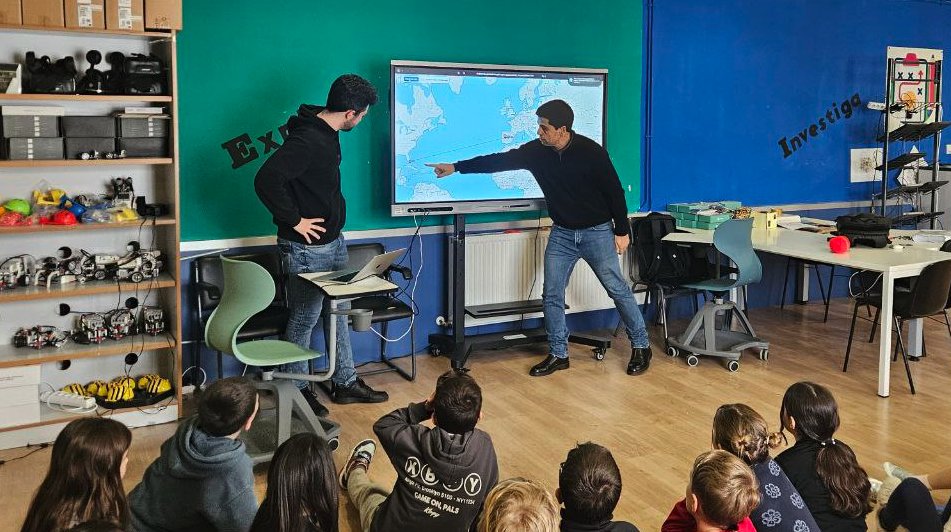 jgtheanswer's tweet photo. Con motivo del Día Internacional de la Mujer y la Niña en la Ciencia (11F), hemos realizado la actividad “Conectadas por la Ciencia: el viaje invisible de tus mensajes” en el CEIP Castra Caecilia (Cáceres) y la Escuela Hogar Placentina (Plasencia).
@UExDivulga @infouex @EPCC_Unex https://t.co/Zw5cA4wirU