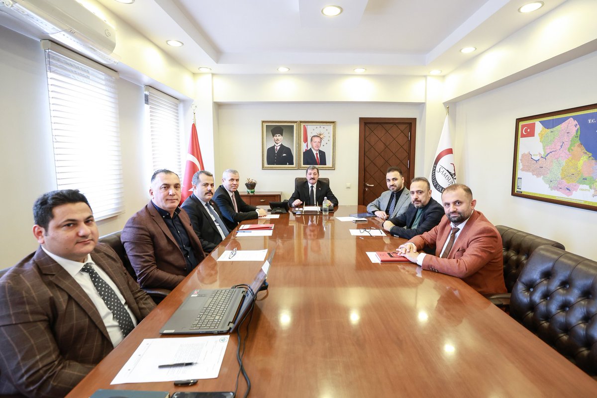 TCSamsunValilik's tweet photo. #Vezirköprü Karma OSB🏭
📌 Kuzeyin Üretim Merkezi #Samsun’umuzda yatırım ve istihdamın yeni rotalarından olan ve 150 hektarlık alanda 40 adet sanayi parselinde tahsis işlemlerine devam eden Vezirköprü #KarmaOSB’nin Yönetim Kurulu Toplantısı, Valimiz Sayın @orhantavli_'nın başkanlığında gerçekleştirildi.
📌Toplantıda👇
✅️OSB’de yürütülen çalışmalar ve son durum hakkında bilgilendirme yapıldı.
✅️Firmalardan gelen talepler,
✅️OSB’nin iş ve işlemlerinin hızlanması ve planlı bir şekilde yapılması için hazırlanan Vezirköprü Karma OSB Altyapısı Güçleniyor Projesi,
✅️ OSB’de oluşturulacak Küçük İmalat ve Tamirat alanında yapılacak olan hafriyat çalışmalarında Samsun Valiliği Yatırım İzleme ve Koordinasyon Başkanlığınca (YİKOB) sağlanacak makine desteği görüşüldü.