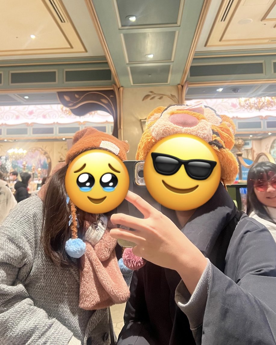 tifa_onew's tweet photo. スパニのセルフィーごっこ🖤🖤
このためにどこのお店の鏡か特定してくれるの流石Dオタ👏 https://t.co/VgPyQMpiqD