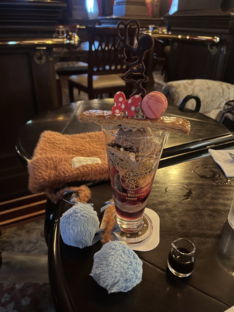 tifa_onew's tweet photo. スパニのセルフィーごっこ🖤🖤
このためにどこのお店の鏡か特定してくれるの流石Dオタ👏 https://t.co/VgPyQMpiqD