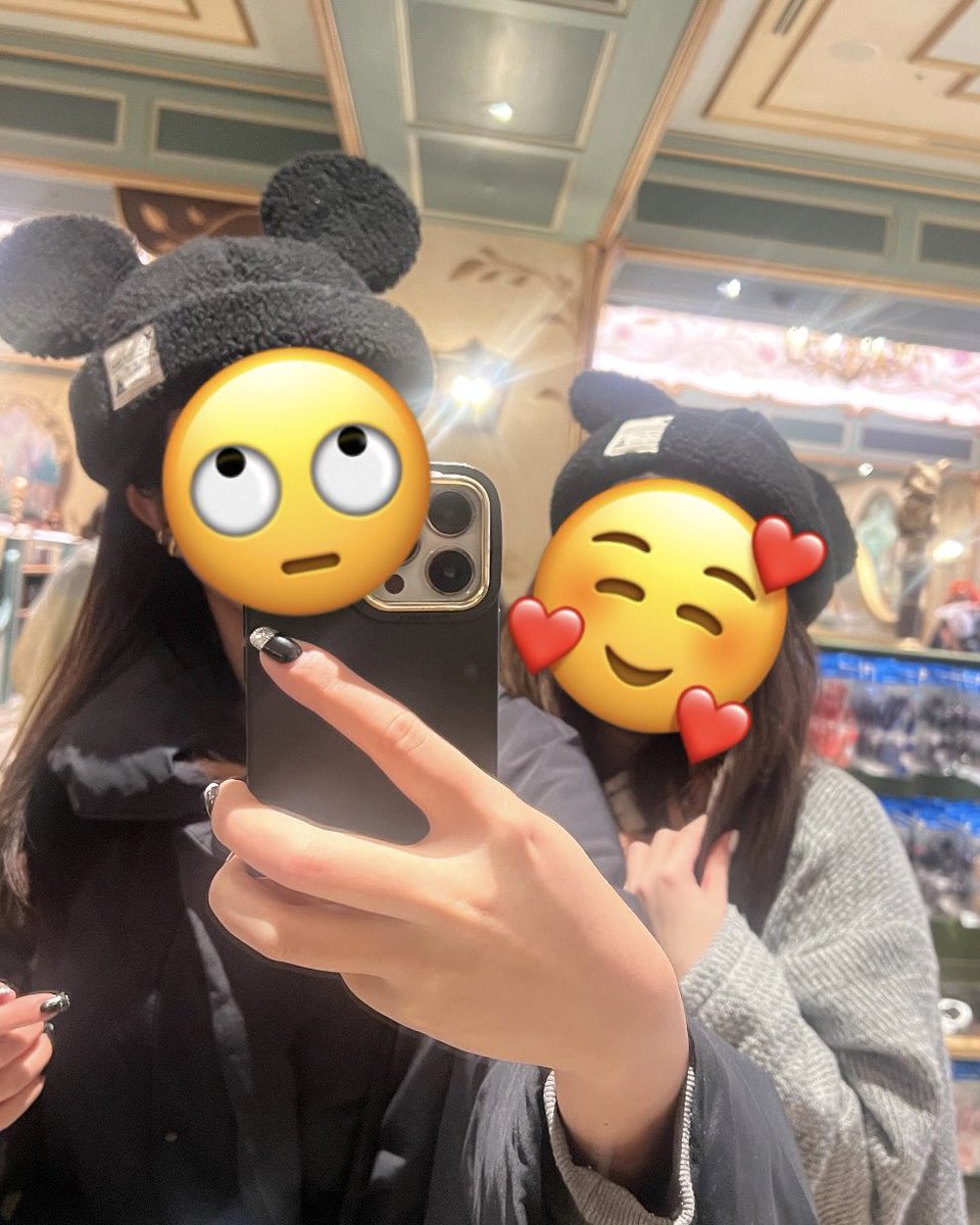 tifa_onew's tweet photo. スパニのセルフィーごっこ🖤🖤
このためにどこのお店の鏡か特定してくれるの流石Dオタ👏 https://t.co/VgPyQMpiqD