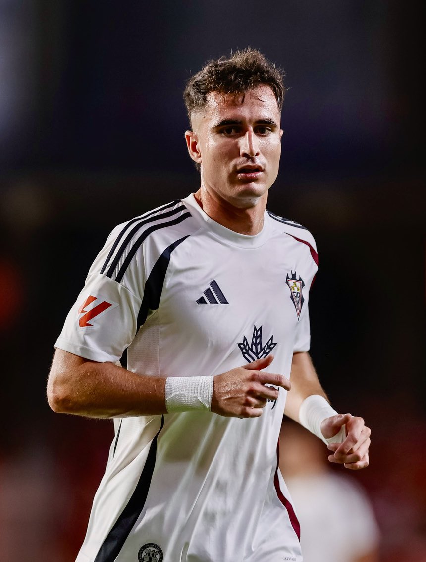🗣️ Rubi y la vuelta de Morcillo a Albacete:

«Está muy contento de volver. Ha querido buscar otros retos, es una grandísima persona y ya ha demostrado el rendimiento que dio. Son cosas que van a ir pasando en el fútbol con el tema del mercado de invierno y las jornadas iniciales»