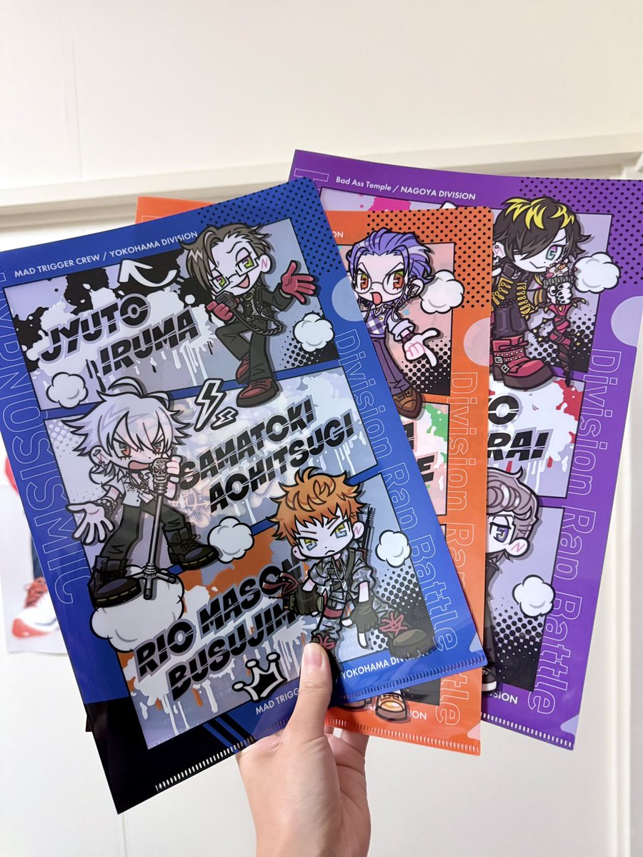 仕事帰りに職場の近くのセブンに寄ったらクリアファイル全種類残って