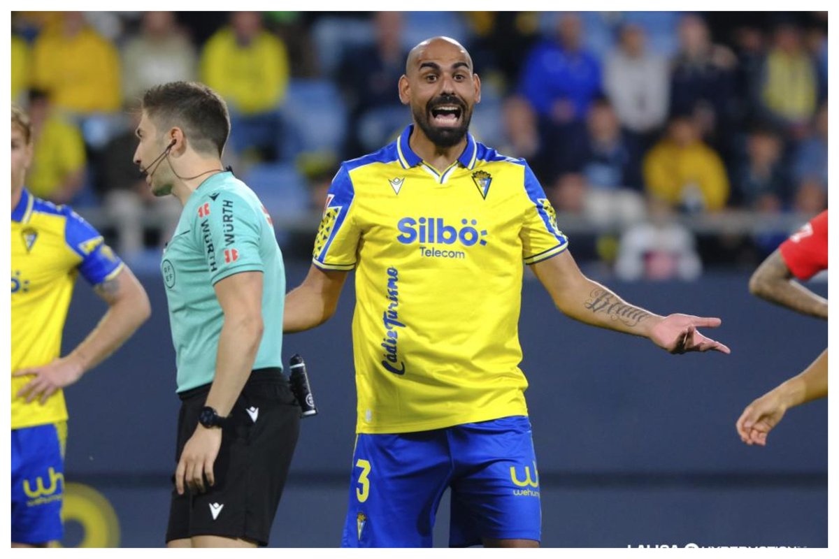 Fali, ex jugador del Cádiz, está entrenando con el <a href="/XerezCD_OFICIAL/">Xerez Club Deportivo</a> y puede tener en el futuro ficha con el equipo.

No jugará de ningun modo ante el <a href="/Yeclano_dptvo/">Yeclano Deportivo</a>