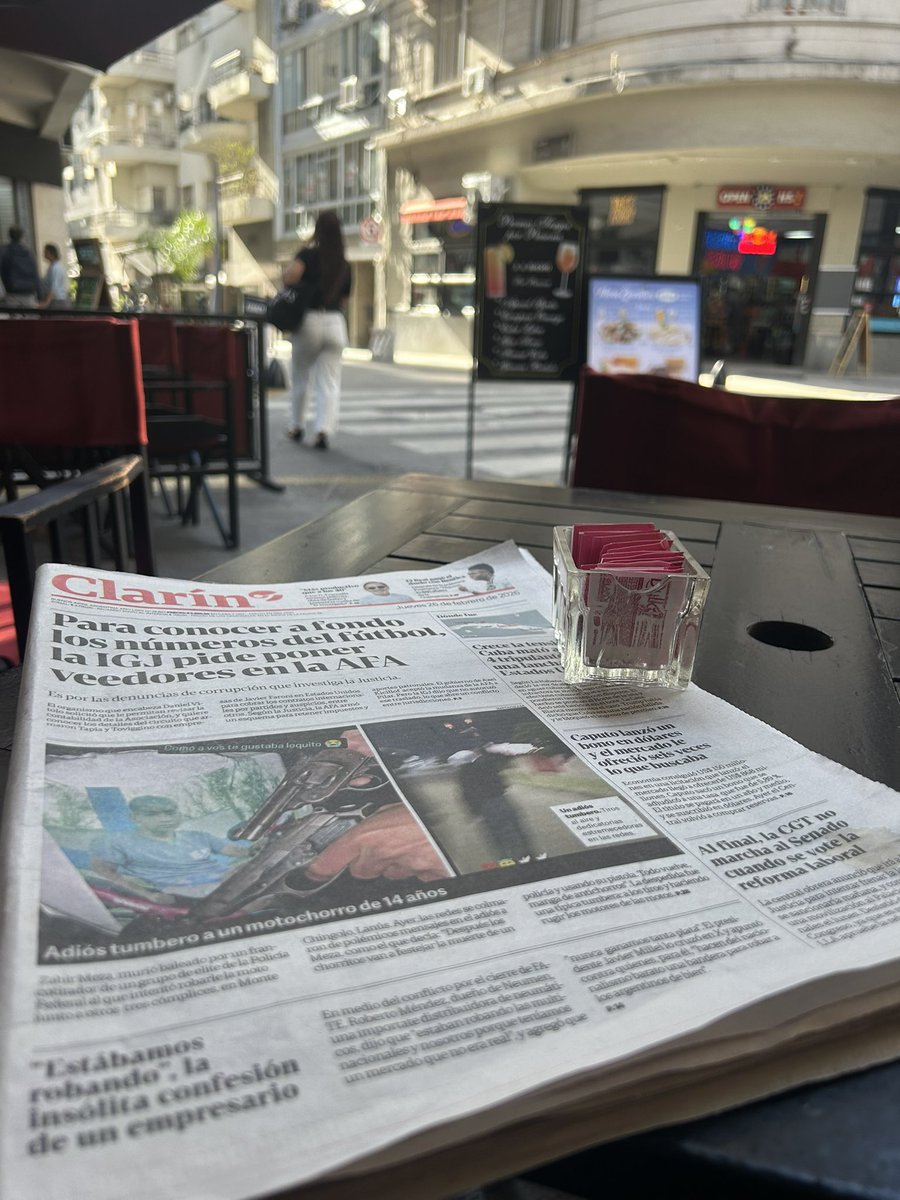 Buen día 🤗 acá poniéndome al día con las noticias, si sos corrupto como Tapia es persecución, pero si no tenés nada q ocultar, cual es el problema? Dan asco 🤮 
Y q decir del velorio tumbero del chorrito de 14, de verdad q el enano maldito no quiere hacer nada en la pcia 😡