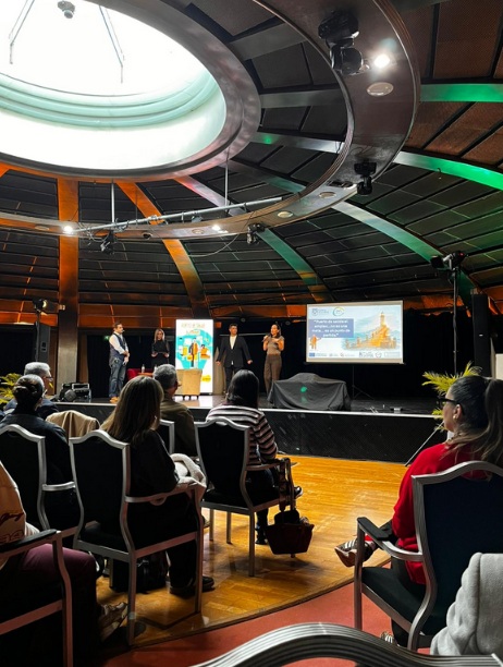 SCEmpleo's tweet photo. Teresa Ortega, directora del Servicio Canario de Empleo, participó en el acto inaugural de “Puerto de salida al empleo” @puertodelacruz. El SCE, a través del COE Canarias, ofrece herramientas como #Interexit para orientar a jóvenes hacia su futuro laboral.#SCEmpleo #COECanarias https://t.co/KX9x6523BG