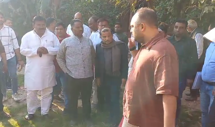 bstvlive's tweet photo. हापुड़: प्राचीन नक्का कुआं मंदिर पहुंचे डीएम
➡नक्का कुआं मंदिर का होना है सौंदर्यीकरण
➡डीएम ने निरीक्षण कर व्यवस्थाओं को देखा
➡संबंधित अधिकारियों,कर्मचारियों को दिए निर्देश
➡गढ़ क्षेत्र में स्थित है प्राचीन नक्का कुआं मंदिर
#Hapur #NakkaKuanTemple #DMVisit @DmHapur https://t.co/F4Pk7ah7Sp
