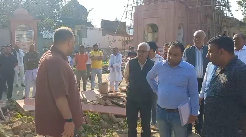 bstvlive's tweet photo. हापुड़: प्राचीन नक्का कुआं मंदिर पहुंचे डीएम
➡नक्का कुआं मंदिर का होना है सौंदर्यीकरण
➡डीएम ने निरीक्षण कर व्यवस्थाओं को देखा
➡संबंधित अधिकारियों,कर्मचारियों को दिए निर्देश
➡गढ़ क्षेत्र में स्थित है प्राचीन नक्का कुआं मंदिर
#Hapur #NakkaKuanTemple #DMVisit @DmHapur https://t.co/F4Pk7ah7Sp