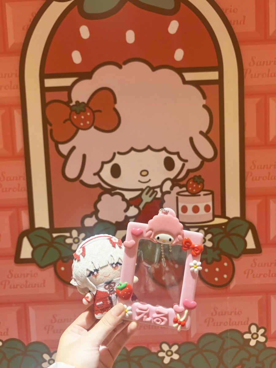 n____nshi's tweet photo. ピューロでカードケース作ったよ〜😻
ぱぺ覗かせるのもかわいい🎀♡
 #えるえるあのね https://t.co/4WicJ3Cc8X