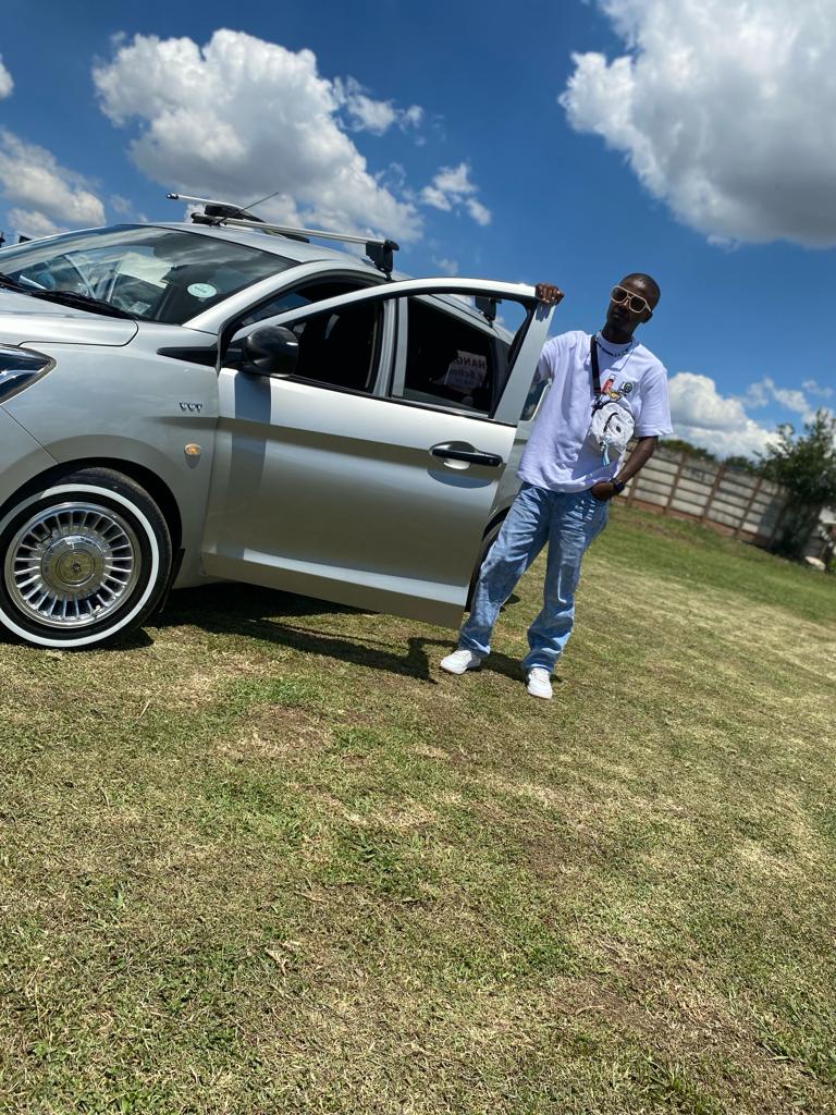 Big weekend ahead of us... here are the movements 🏀🚗

Fri: 📍 Newscafe Emperors Palace 
Sat: 📍Barbeque Assembl, Tsakane 
          📍 Rockville Smokers, Tsakane 
DM for bookings ☎️📲