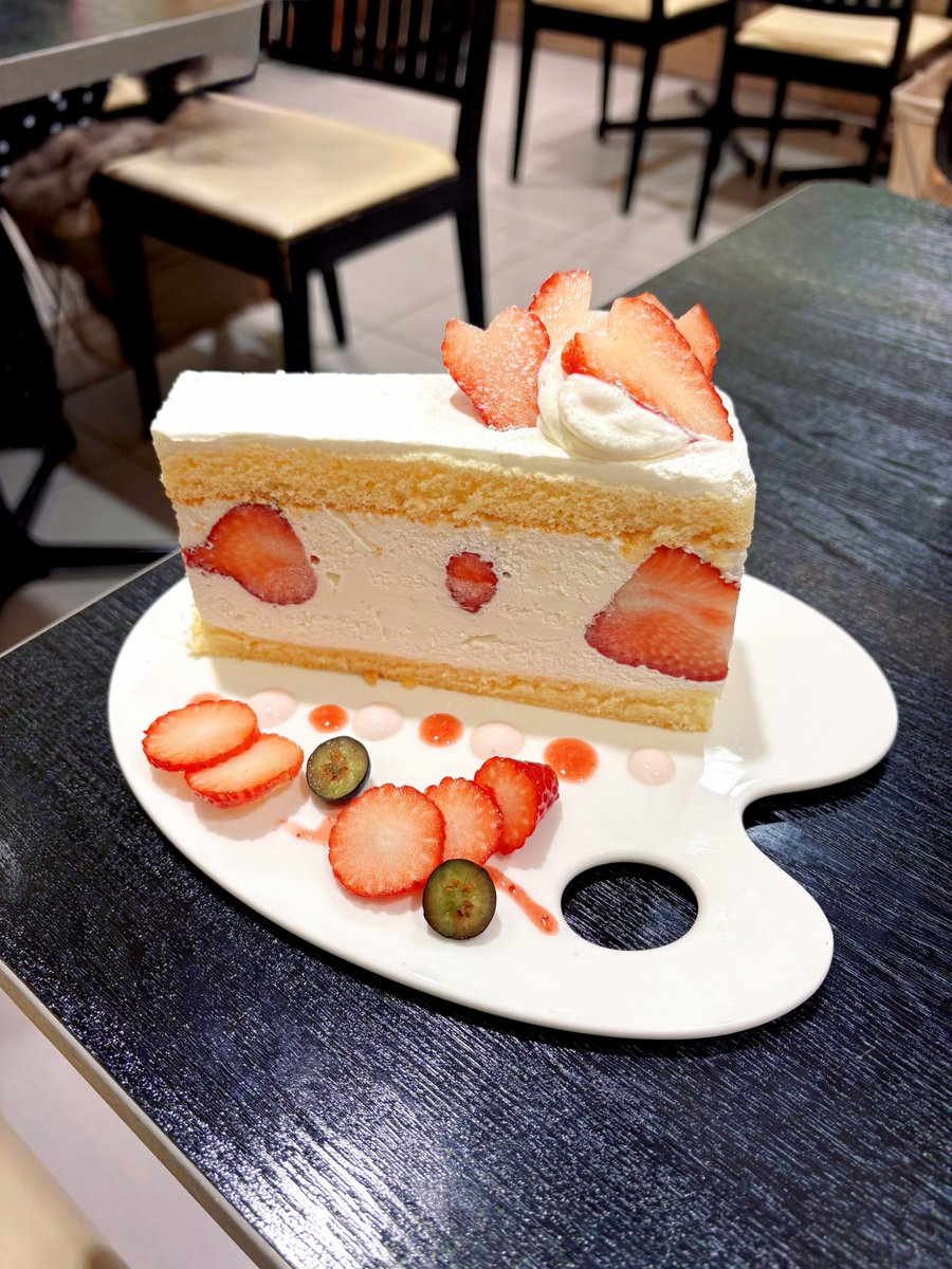 bellechan237's tweet photo. ハーブス大好きなんだけど同じくらいタカノフルーツパーラも大好きでこの前食べたショートケーキが美味しすぎて神だった
写真じゃ伝わらないけどケーキもイチゴもばかでかいしコーヒーか紅茶付き
3月までの期間限定だからスイーツ女子は行くんだよ🍓 https://t.co/JMYTojGriR