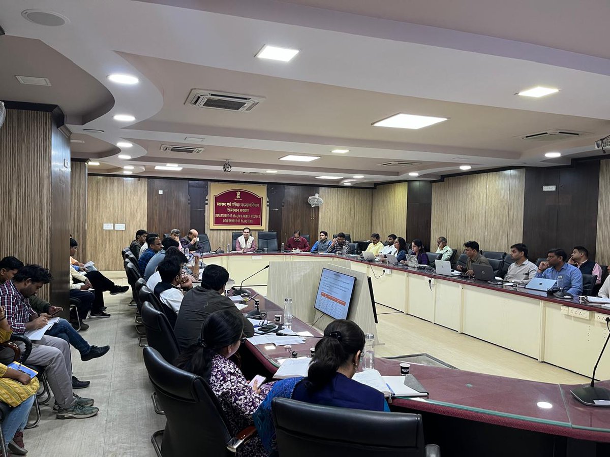 abdm_rajasthan's tweet photo. рдИ-рдЧрд╡рд░реНрдиреЗрдВрд╕ рдХреЗ рдорд╛рдзреНрдпрдо рд╕реЗ рдбрд┐рдЬрд┐рдЯрд▓ рд╕рд╢рдХреНрддрд┐рдХрд░рдг рдХреА рджрд┐рд╢рд╛ рдореЗрдВ рдЖрдЬ рдЕрд╣рдо рдмреИрдардХ рдкрд░ рдбреЙ. рдЕрдорд┐рдд рдпрд╛рджрд╡ (рдорд┐рд╢рди рдирд┐рджреЗрд╢рдХ, рд░рд╛рд╖реНрдЯреНрд░реАрдп рд╕реНрд╡рд╛рд╕реНрдереНрдп рдорд┐рд╢рди, рдЬрдпрдкреБрд░) рдХреА рдЕрдзреНрдпрдХреНрд╖рддрд╛ рдореЗрдВ IT рдкреНрд░реЛрдЬреЗрдХреНрдЯреНрд╕, #ABDM рдЗрдВрдЯреАрдЧреНрд░реЗрд╢рди рдПрд╡рдВ #IHMS рд╕реБрджреГрдврд╝ рдмрдирд╛рдиреЗ рдкрд░ рд╡рд┐рд╕реНрддреГрдд рд╕рдореАрдХреНрд╖рд╛ рдмреИрдардХ рдЖрдпреЛрдЬрд┐рдд рд╣реБрдИред #AyushmanBharat #nha #ABHA #NHM #DHIS https://t.co/gA2uBoUejk