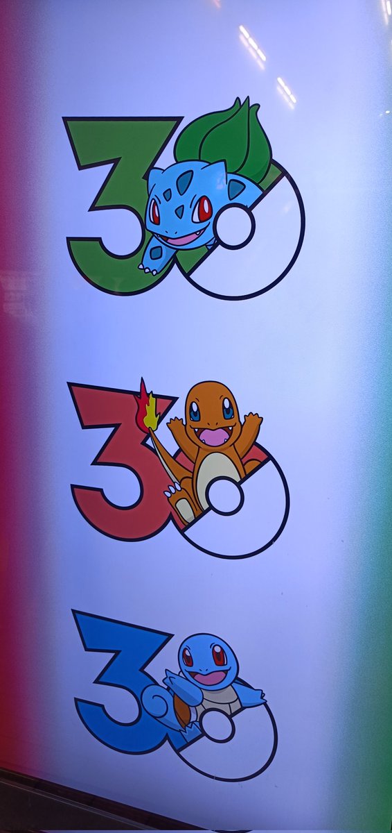 jk_hideya's tweet photo. 今日からポケポケ新パック✨
明日はポケモンプレゼンツ✨
駅にもポケモン大量発生中✨

ファイアレッド＆リーフグリーンも久しぶりにやりたい😆
週末は楽しみがいっぱいですね🎵 https://t.co/ZxyE5thUdr