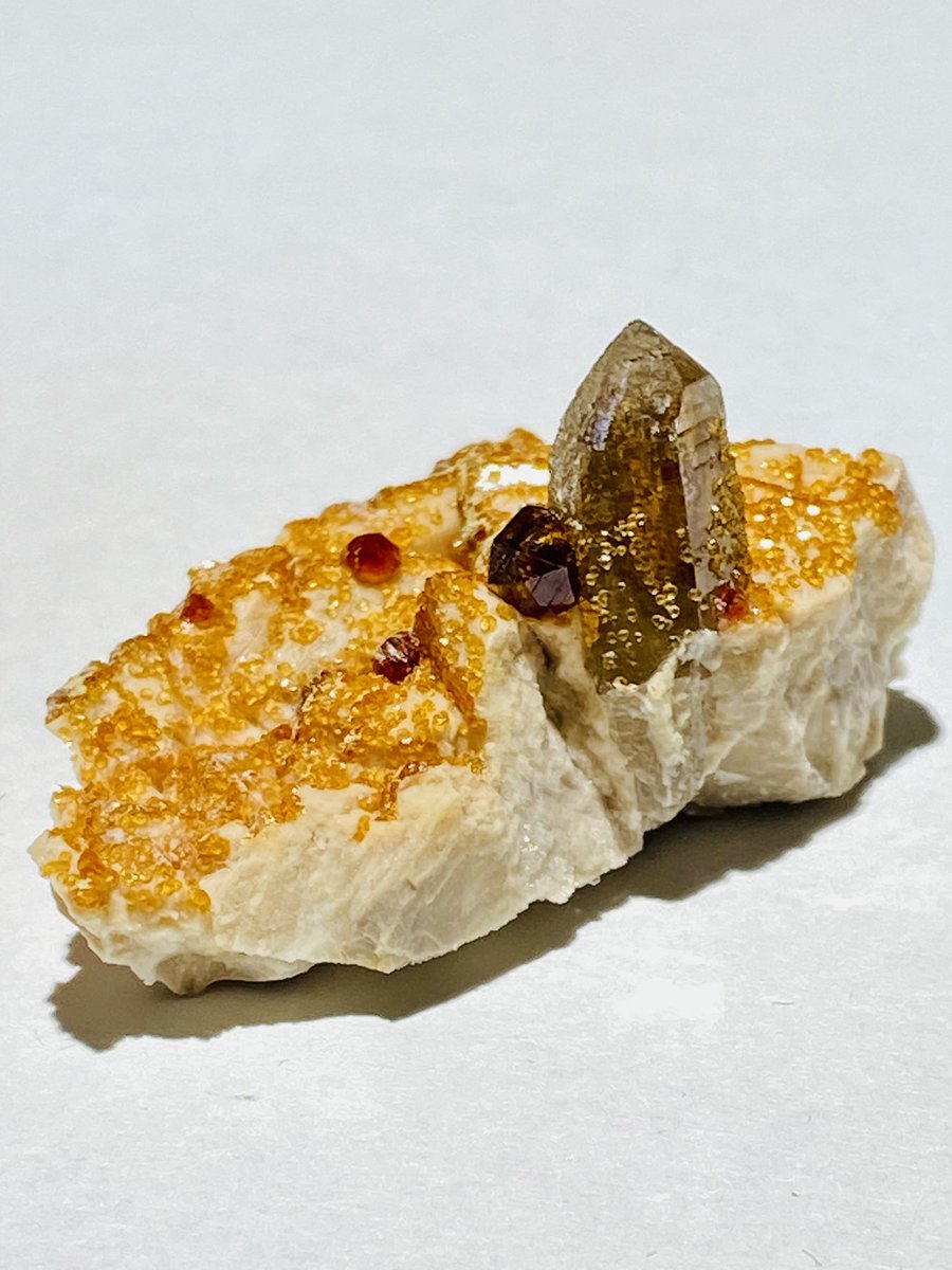 おつかれさま夜の石 今宵旅立っていった2月鉱物菓子モデル・煙水晶