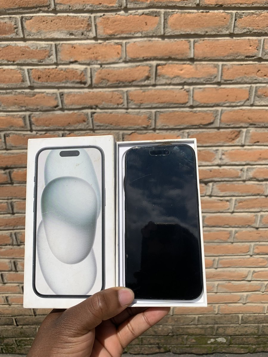 Sjepaboi's tweet photo. IPhone 15 for sale 
128 gb 
100% bh 
Blantyre
2.1M 
First use November 2025 

Please retweet 🙏 https://t.co/brph4U7qdh