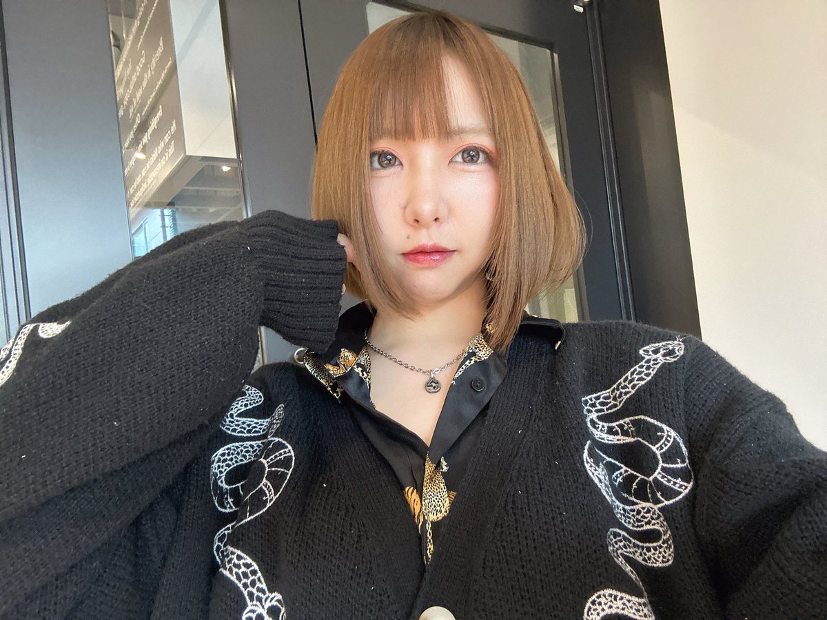 久しぶりに飲酒。リプされたら真摯に質問に答えていく。