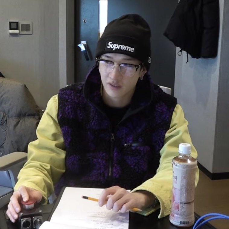 rachaflex's tweet photo. i saw chan in a purple vest and my brain immediately connected it to choso i have a problem https://t.co/O3TpTkDPLb