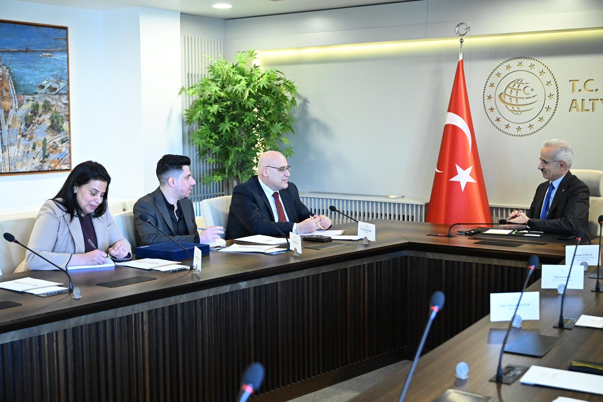a_uraloglu's tweet photo. Filistin Ankara Büyükelçisi Sayın Nasri Abu Jaish’i Bakanlığımızda ağırladık. 

Filistin’in haklı davasına olan güçlü desteğimizi kararlılıkla sürdüreceğimizi bir kez daha vurguladık.

🇹🇷🤝🇵🇸

#TürkiyeHızlanıyor 🇹🇷 https://t.co/liDuwKj71z