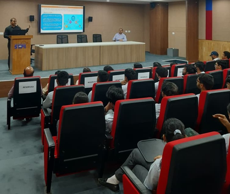 STPIPune's tweet photo. STPI-Pune organized an industrial visit for the engineering students and faculties of Army Institute of Technology (AIT), Pune. During the visit, they were given an overview of STPI’s services &amp; also explained role of #STPICoEs in fostering #startupsecosystem. 
@arvindtw https://t.co/1mzv40DT8Q
