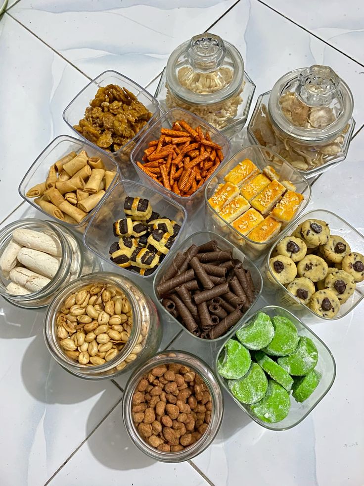 qrivasiii's tweet photo. Kalian tim yang mana 

Beli kue lebaran  /          bikin sendiri
 Yang udah Jadi https://t.co/R4zZ1eaEVs