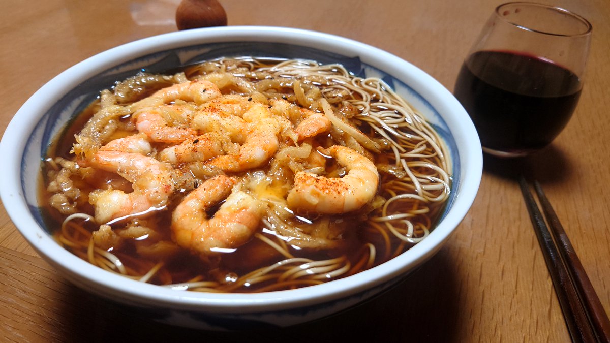 smaxmax's tweet photo. Sometimes when I feel like eating soba noodles, I make a quick and easy homemade dish! This time, I made soba noodles topped with shrimp and onion tempura! I ate this soba noodles warm, enjoying the aroma of the dashi broth. The hot tempura batter melted into the soba broth https://t.co/YBiq5y51dg