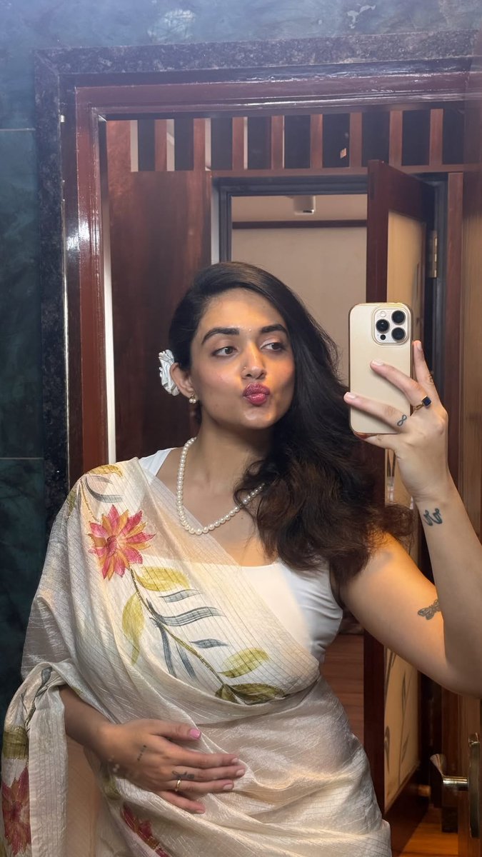 Shreyavishakant's tweet photo. Face Card ♥️ https://t.co/NsQBaaMoia