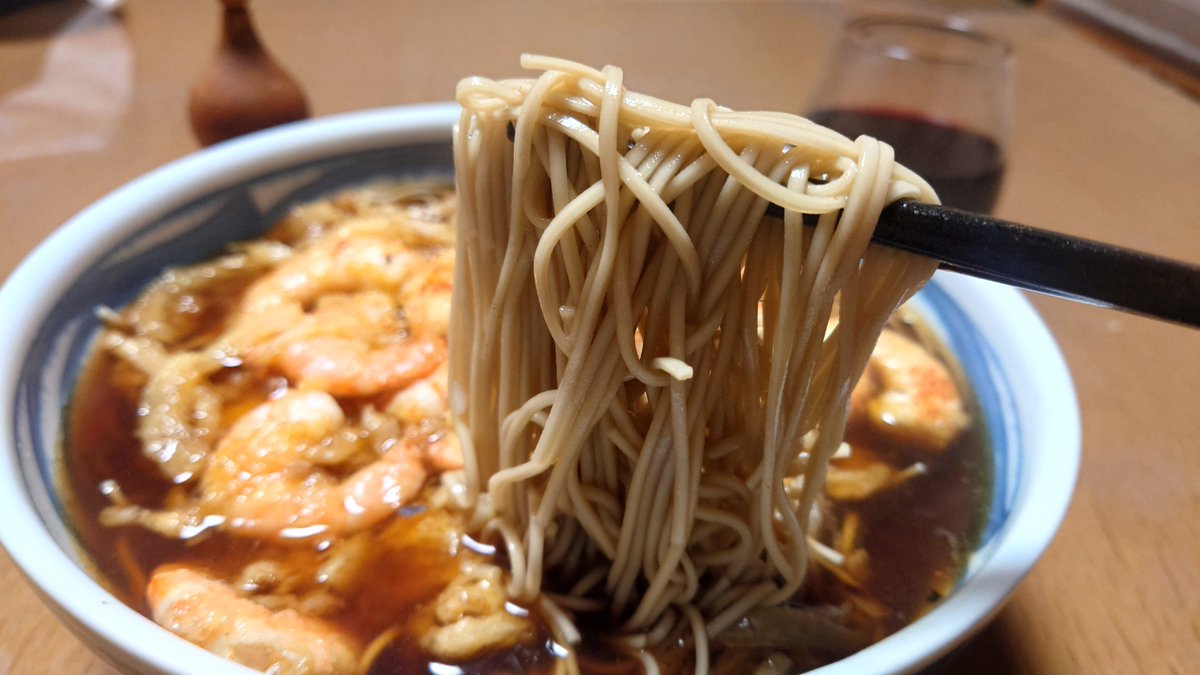 smaxmax's tweet photo. Sometimes when I feel like eating soba noodles, I make a quick and easy homemade dish! This time, I made soba noodles topped with shrimp and onion tempura! I ate this soba noodles warm, enjoying the aroma of the dashi broth. The hot tempura batter melted into the soba broth https://t.co/YBiq5y51dg