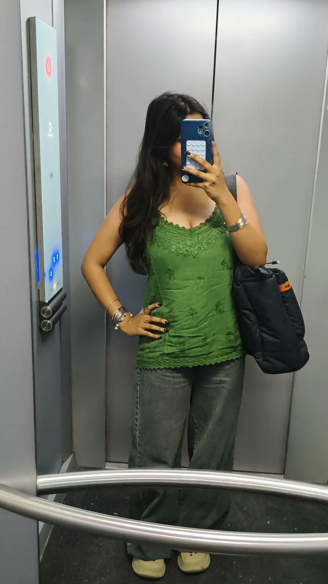 knowledge_river's tweet photo. “Indian wives aren’t supposed to do this… but I do ”
#hotwife, #cuckold #cuck https://t.co/0FzQ7PUZrR