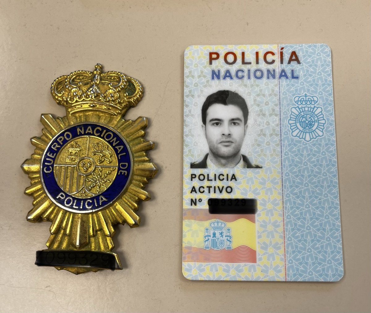 🫡 Oficialmente fuera del Cuerpo. Involuntariamente.

Ha sido un enorme honor servir estos 20 años con todos vosotros compañeros. Puedo y debo decir que ese uniforme tiene debajo personas maravillosas. Gracias por tanto, seguiré ayudándoos en todo lo que pueda.

Gracias Sevilla,