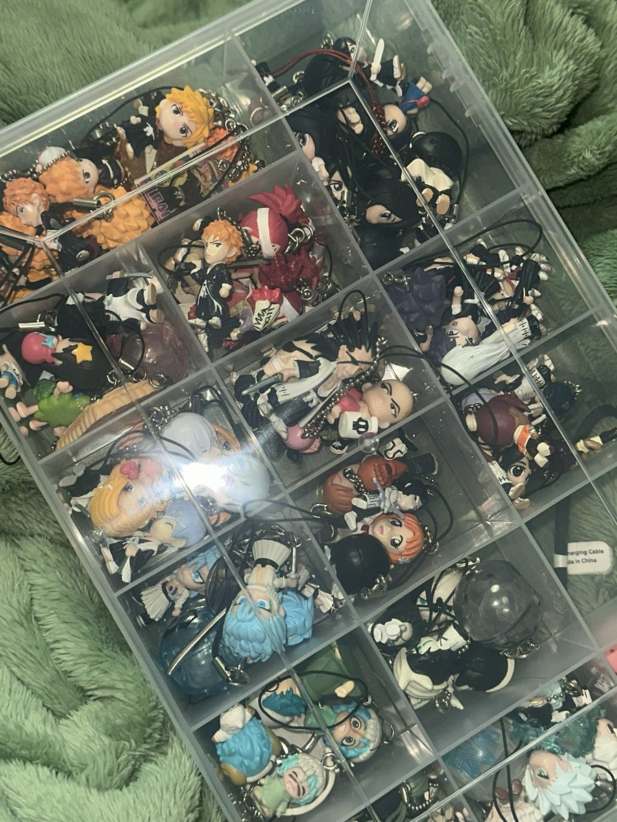 키링 정리함 진짜 딱 맞는거 샀다
기존꺼 너무너무 작아서 하나 더 사야했는데
평생 품절이라 자만추 못하다가 훨씬 괜찮은거
샀어 🥹🥹