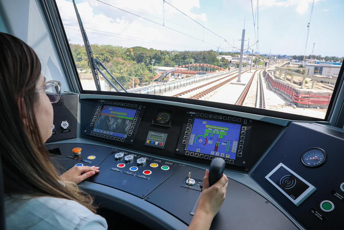 La oposición, con sus críticas al Metro de Abinader, cometió el mismo error que cometió el PRD cuando criticó el Metro de Leonel, con una campaña de desprestigio nacional sobre la novedosa obra de su gobierno. El tiempo le dio la razón <a href="/LeonelFernandez/">Leonel Fernández</a> cómo se la está dando ya a