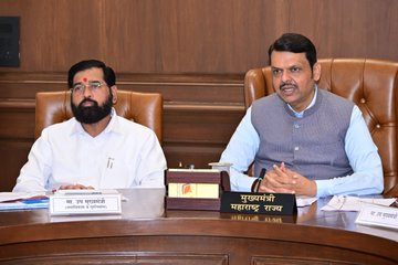 airnews_mumbai's tweet image. #Mumbai: मुंबई सेंट्रल रेल्वे स्थानकालगतच्या रेल्वे पुलाच्या पुनर्बांधकामाचं मुख्यमंत्री @Dev_Fadnavis  आणि उपमुख्यमंत्री @mieknathshinde  यांच्या हस्ते दूरदृश्यप्रणालीद्वारे लोकार्पण 

#MumbaiCentral #InfrastructureDevelopment