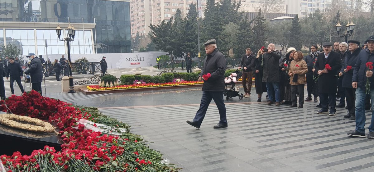 MusavatParty's tweet photo. Xocalı soyqırımının 34-cü ildönümündə Müsavat Partiyasının rəhbərliyi və bir qrup üzvü "Ana fəryadı" abidəsini ziyarət edib.

Allah şəhidlərimizə rəhmət eləsin!

26.02.2026 https://t.co/GV2x8bv5Qp