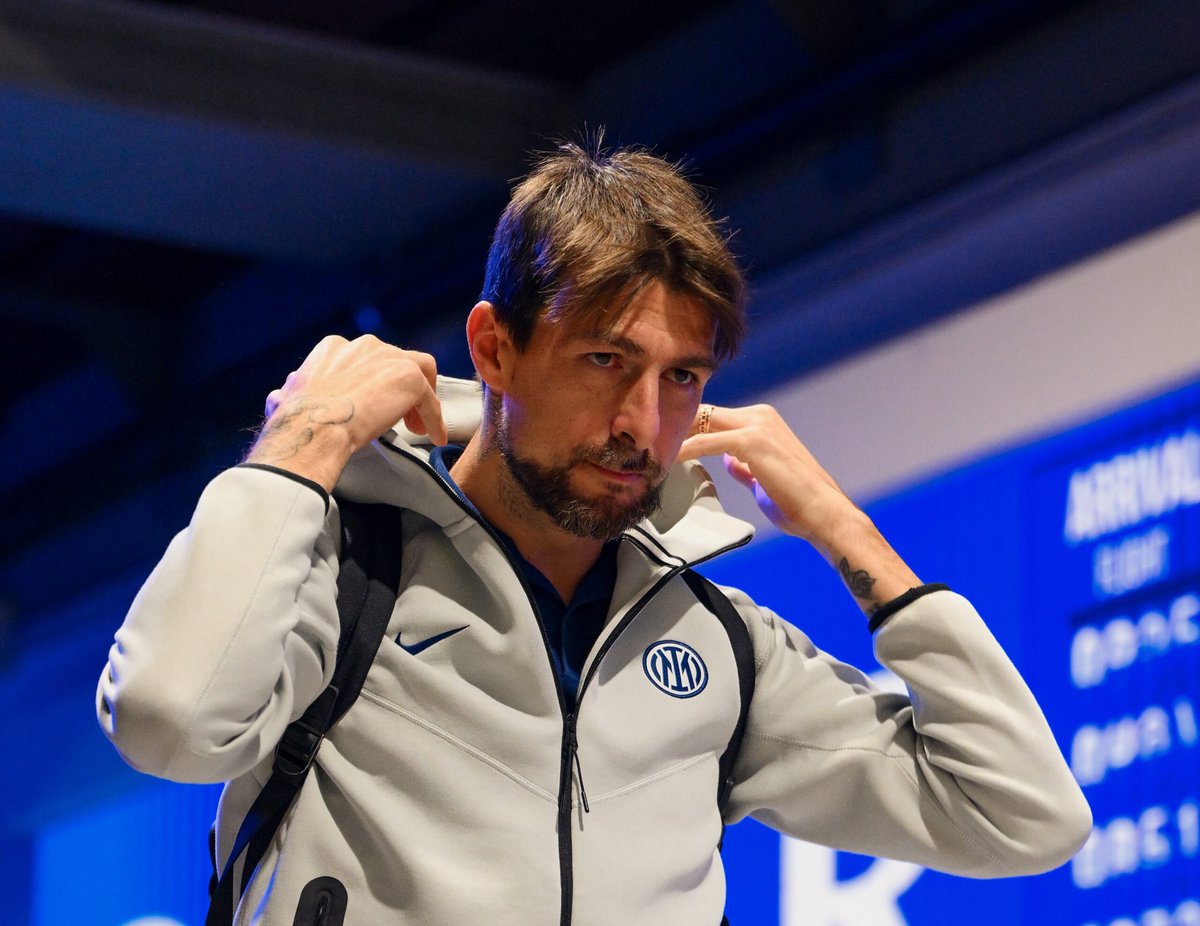 Yusty121's tweet photo. π¨ Three players will definitely leave Inter at the end of the contract: Acerbi, De Vrij and Darmian. Sommer will say goodbye too, for Mkhitaryan is unlikely to remain for next season.
#Intertransfer
π° @Gazzetta_it https://t.co/AzeD8GiITp