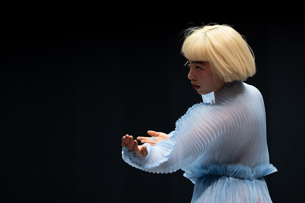 21世紀の『上を向いて歩こう』 Young person's guide to 'Hachidai-san