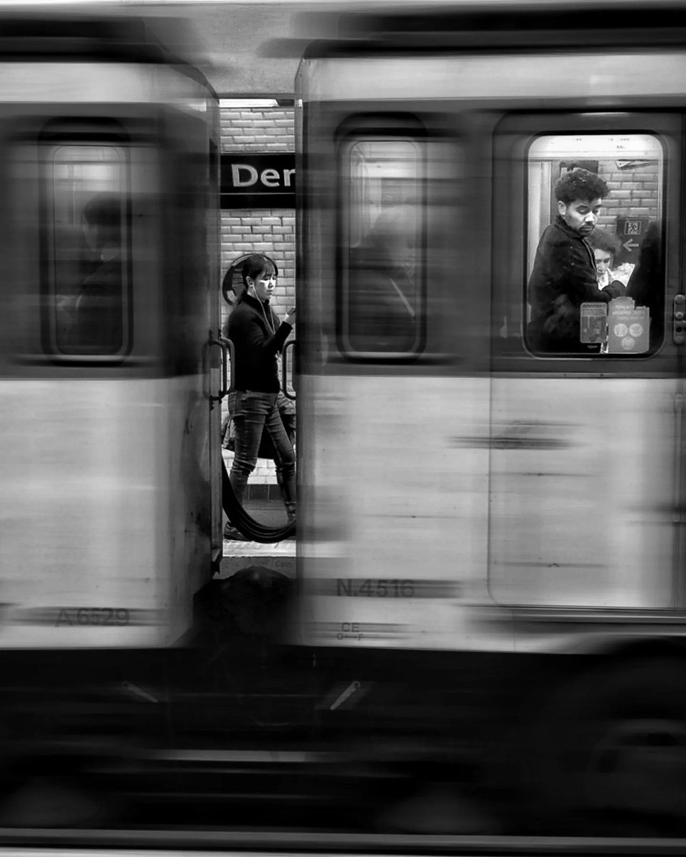 "What does not kill you just makes you stranger."
©Mara
#blackandwhitephotography 
#Paris