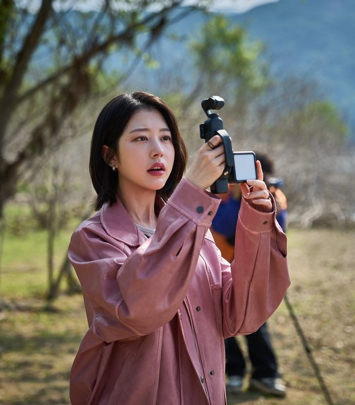 uridaah's tweet photo. I can't wait to see their chemistry in this movie, they have relationship 🫢😳

#SALMOKJI #JANGDAA #장다아 https://t.co/553AlX6LUA