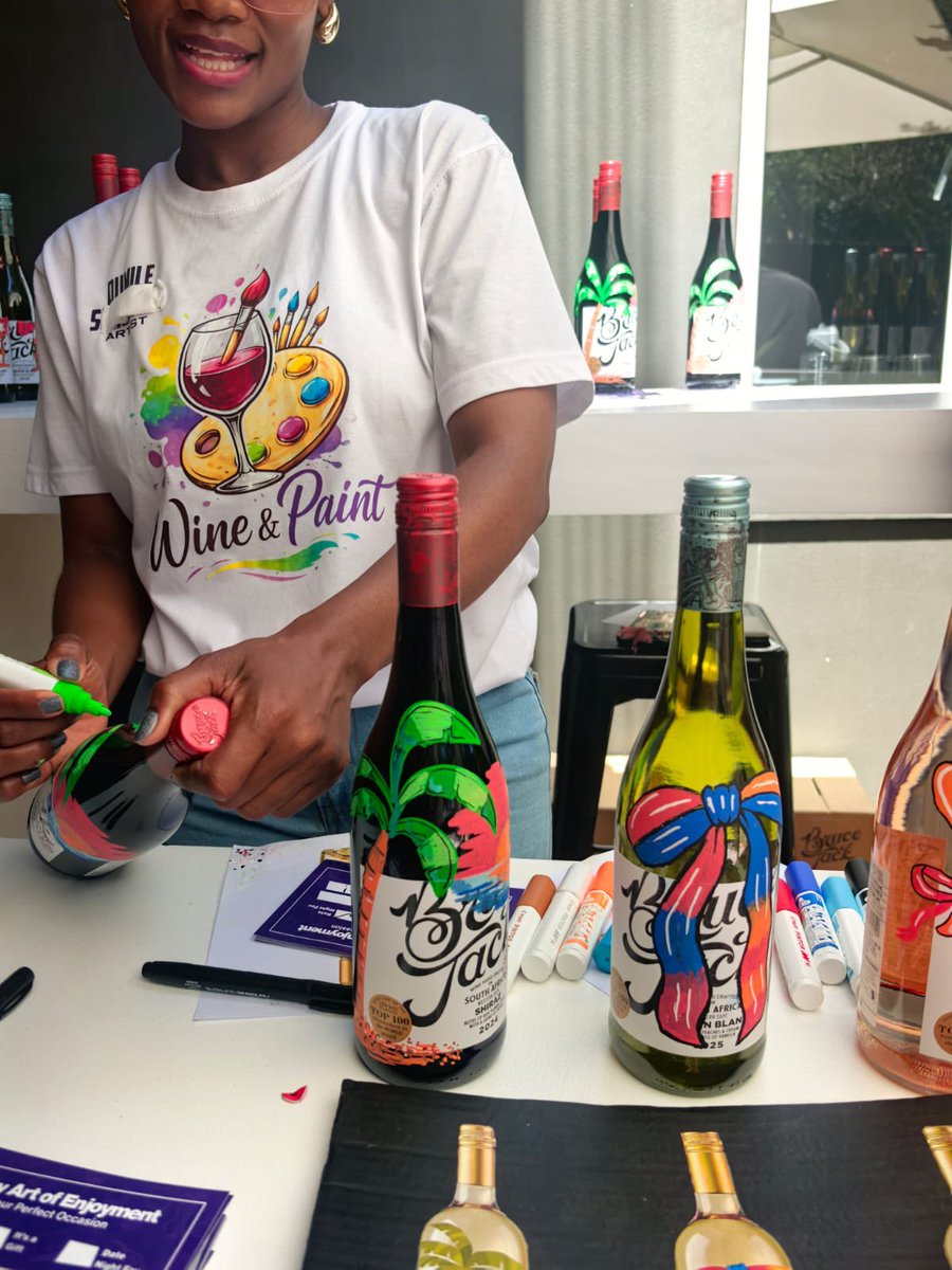 PeloMoremi's tweet photo. the wine kulcha was the best one yet ๐
! learned the hard way that the more glasses you drink - the more your painting skills are lowered ๐คฃ. the Beau Jack bottles were such a chefs kiss ๐ซฐ๐ฝ
#TopsTurnUpEpic
#TOPSatSPAR https://t.co/1mjIzDRcP4
