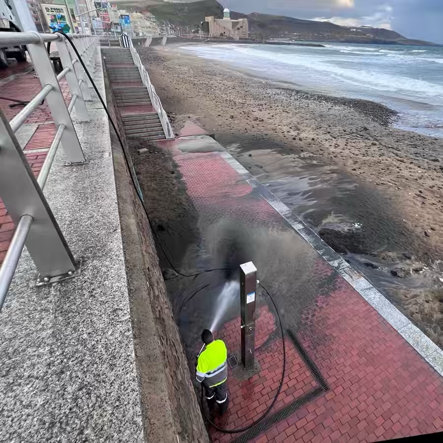 Mi playa de Las Canteras 🏊🏻♀️🦈 tweet media