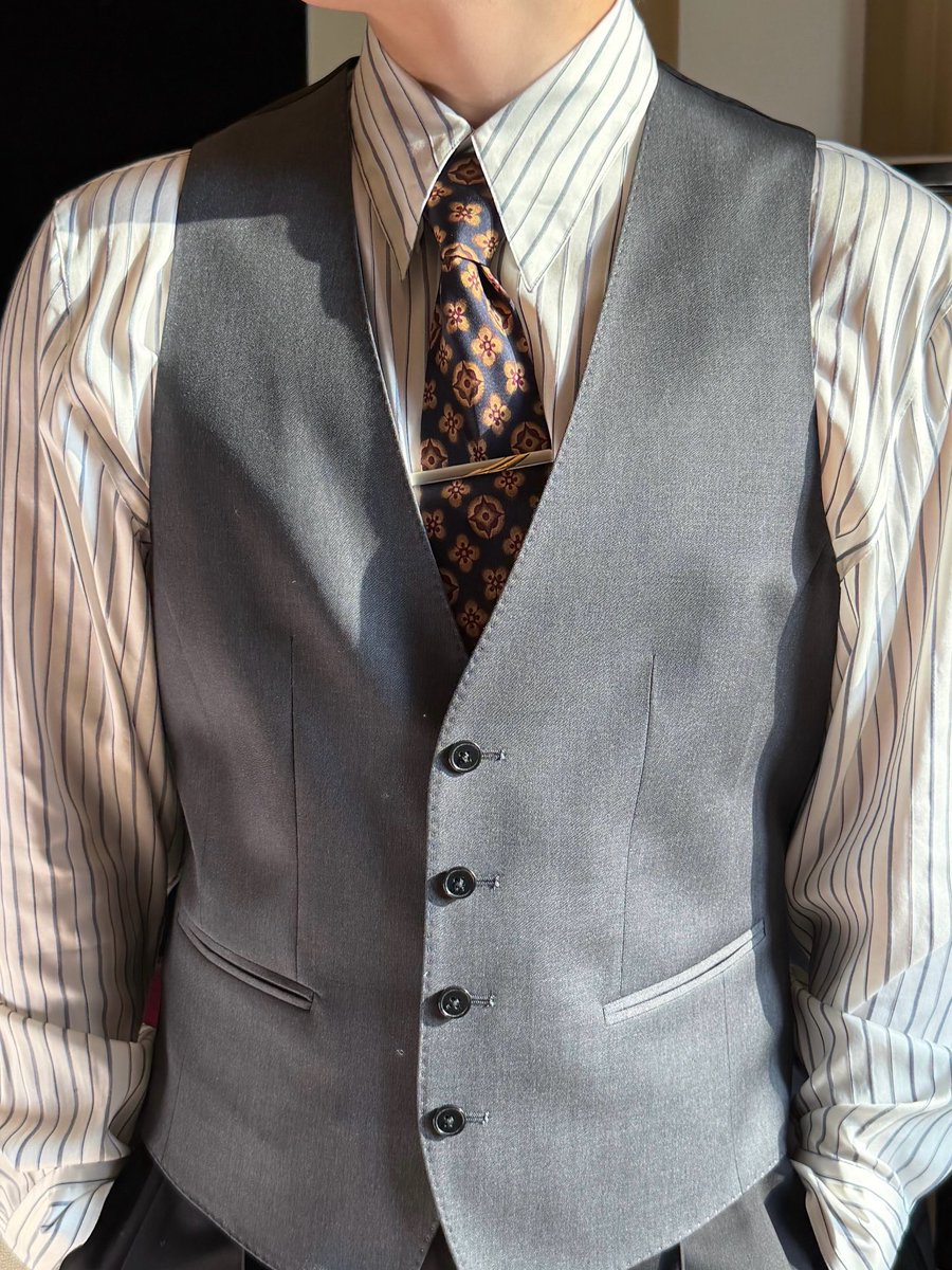 スリーピーススーツが大好きなのでこのスンチョルさんやばい