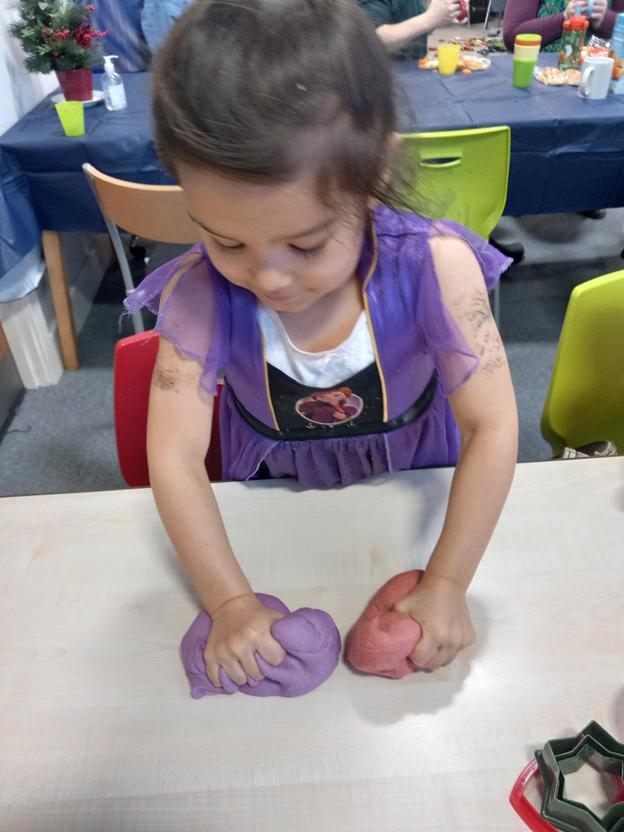 Inspiring_Comms's tweet photo. Such a lovely Twinkle Stars session today! ✨ The children had so much fun getting creative with homemade playdough 👐🌈
Next week we’re celebrating World Book Day! 📚 Dress as a favourite book character or wear comfy PJs & bring a favourite book to share ❤️
#TwinkleStars https://t.co/PmvJJYp5K8