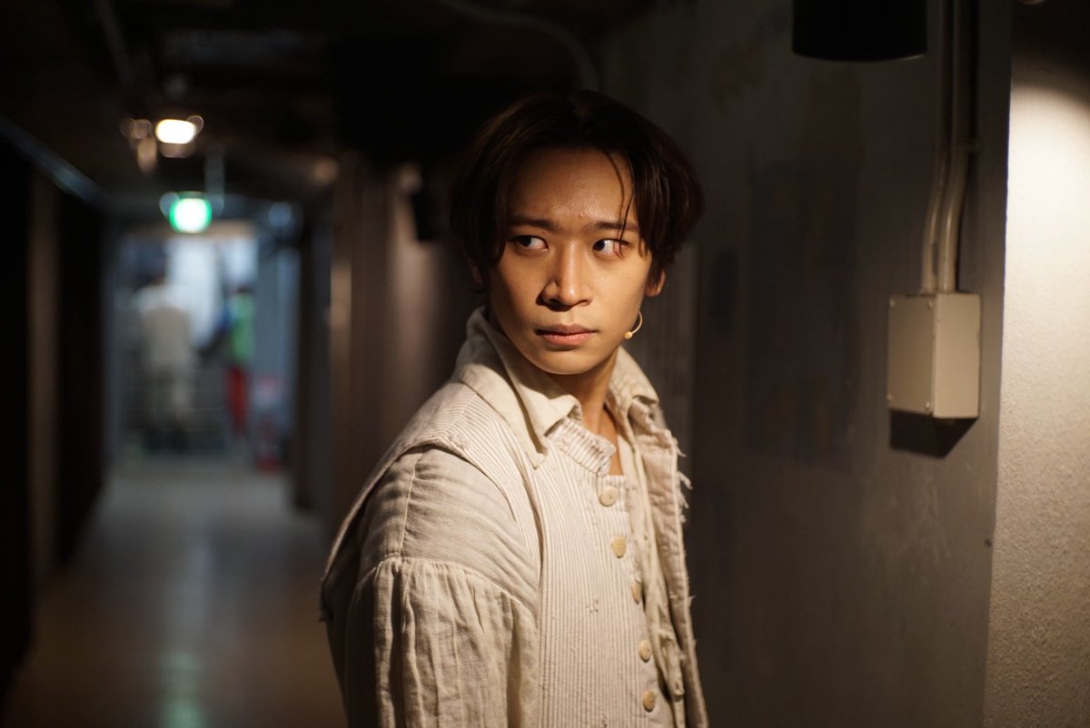 ミュージカル『ISSAinParis』
あげたい写真はまだまだあるのです!

小林一茶役　#岡宮来夢 くんの
カテコで読んだ俳句が素敵なので紹介させてください!

時を越え
命に宿る
鬨の声

「鬨の声」とは敵を威嚇するために大勢で一緒に上げる叫び声のこと

とても素敵♪

#ISSAinParis
#ミュージカルISSA