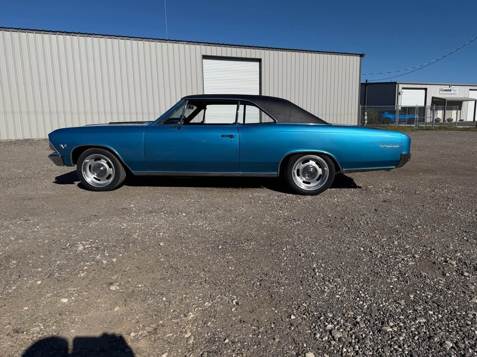 buckdontknow's tweet photo. Marketplace Gem! 1966 Chevelle!

Dope or nope https://t.co/vpx8UuNAHG