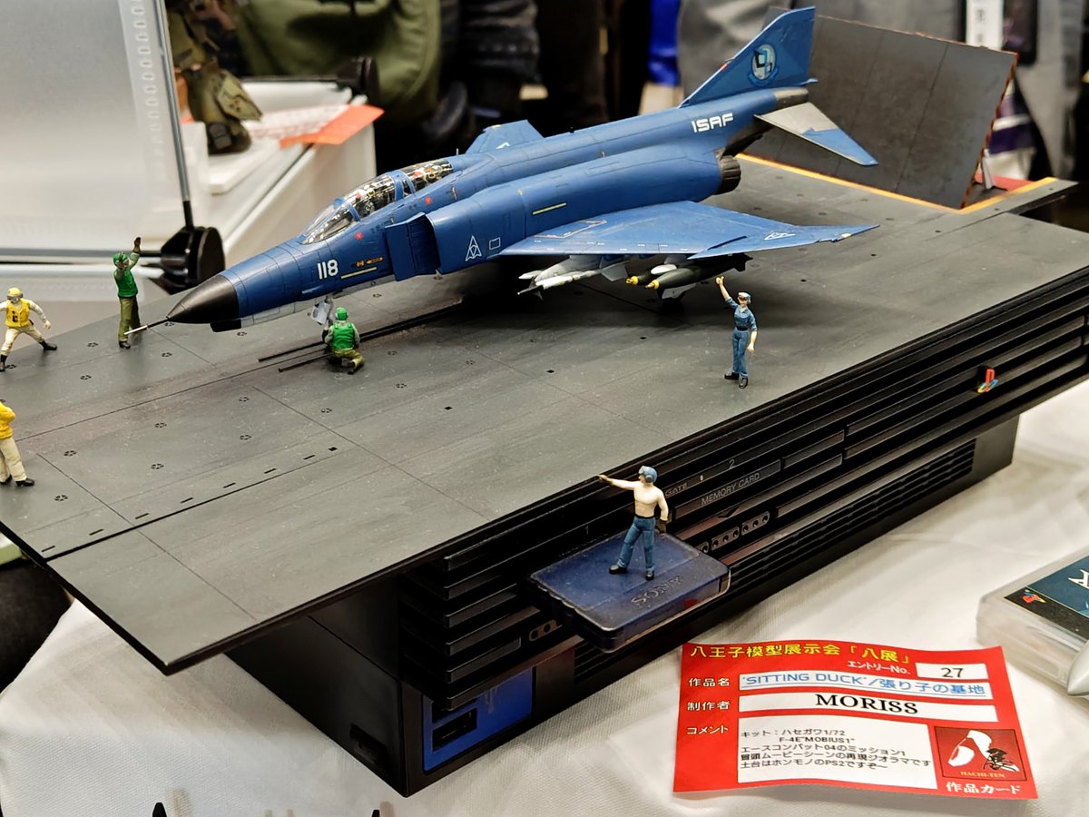 MORISSさん @RX93moriss の「SITTING DUCK/張り子の基地」。 模型も