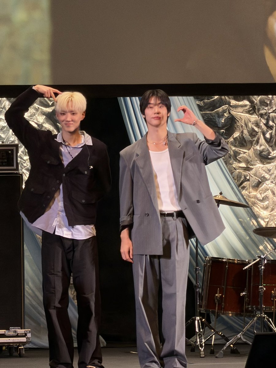 yukogyatso's tweet photo. 四季の春のイベントに行ってきました
MCは古家さん、スンちゃんとユジュンくんトークも歌もよかったです
スンちゃんはめっちゃ真面目で誠実な人でした
ユジュンくんは多分才能が歩いてる感じ
AxMxPのライブもあって二人のデュエットもあって本当に良かったです
#四季の春
#NFling
#AxMxP https://t.co/cAe6MQwYAF