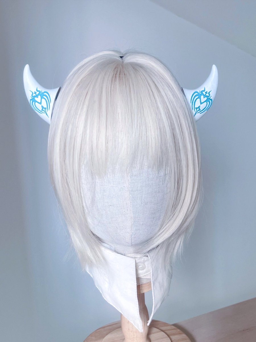 ————···₊⊹ 🩵 ⊹₊···————

星を食べる蜘蛛の悪魔の紋章が刻まれたツノの、白に水色も作ってみました🩵

水色ナースに合わせるのも絶対にかわいいと思います🩵

————···₊⊹ 🩵 ⊹₊···————